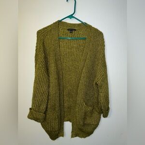 EC: Signature Studio Olive Green Open Sweater Cardigan! Size Medium.